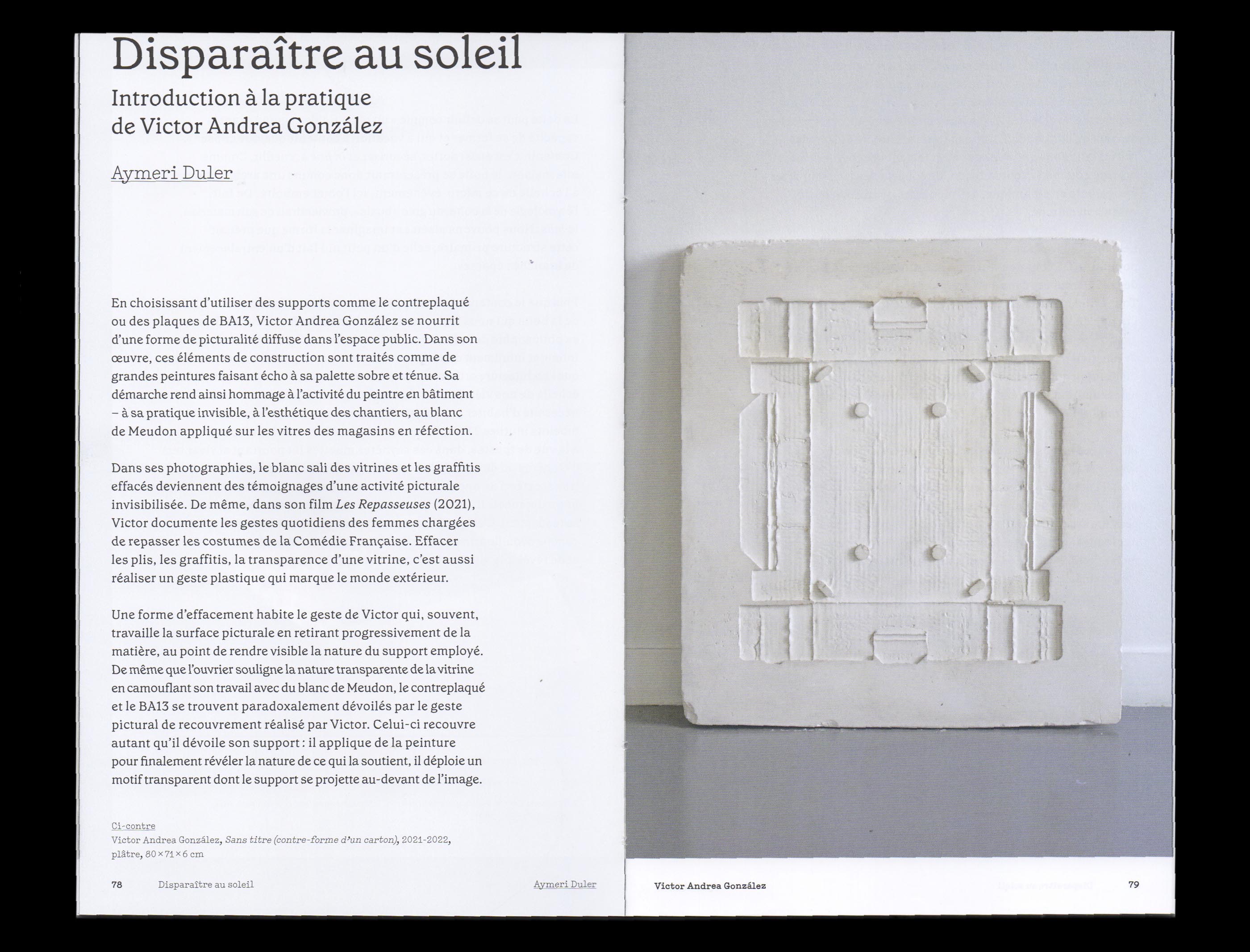 Double-page intérieure du catalogue de l'exposition